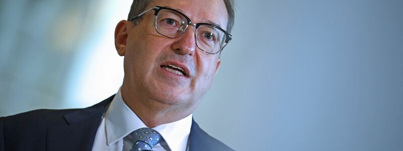 Innenminister Dobrindt will mehr Abschiebungen nach Syrien. (Archivbild) - Foto: Helena Dolderer/dpa