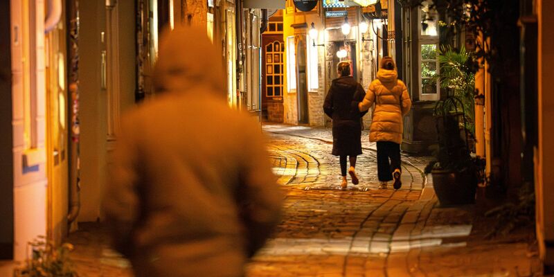 In Deutschland wird wieder über das Sicherheitsgefühl von Frauen diskutiert. - Foto: Sina Schuldt/dpa