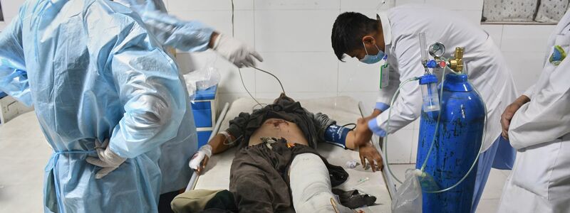 Zahlreiche Gebäude wurden zerstört oder beschädigt. - Foto: Sirat Noori/AP/dpa