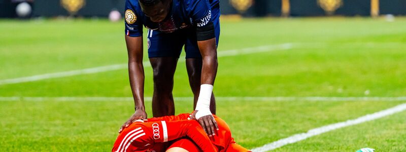 Der Schockmoment: Jamal Musiala liegt im Viertelfinalspiel gegen PSG bei der Club-WM in Atlanta verletzt am Boden. (Archivbild) - Foto: Malachi Gabriel/ZUMA Press Wire/dpa