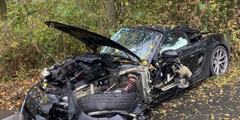 POL-COE: Nordkirchen, K2/ Porsche prallt gegen Baum - Foto: presseportal.de