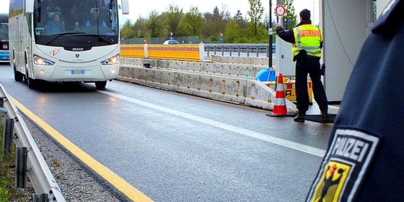 Bundespolizeidirektion München: Bundespolizei nimmt gesuchte Diebin fest / Von der Kontrollstelle ins Gefängnis - Foto: presseportal.de