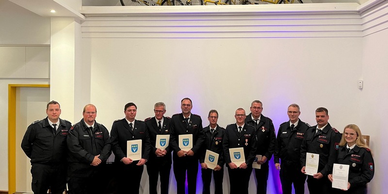 FW Rheurdt: Löscheinheit Rheurdt feiert Kameradschaftsabend: Ehrungen für besonderes Engagement und langjährigen Einsatz - Foto: presseportal.de