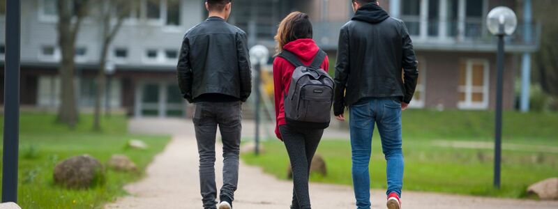 Syrische Geflüchtete auf dem Schulweg. (Archivfoto aus Niedersachsen) - Foto: picture alliance / dpa