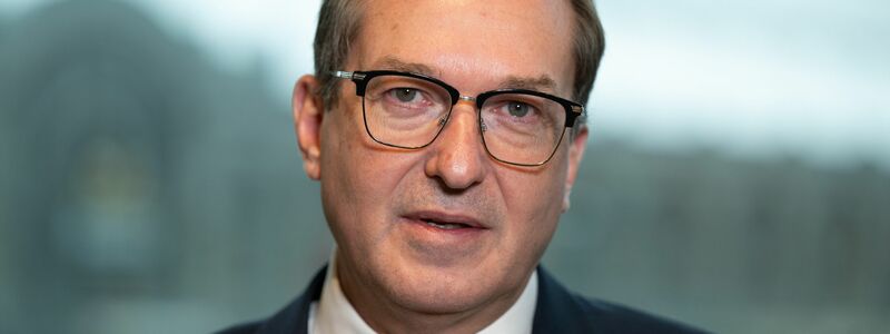 Bundesinnenminister Alexander Dobrindt (CSU) will mehr Rückführungen nach Syrien. (Archvfoto) - Foto: Sebastian Kahnert/dpa