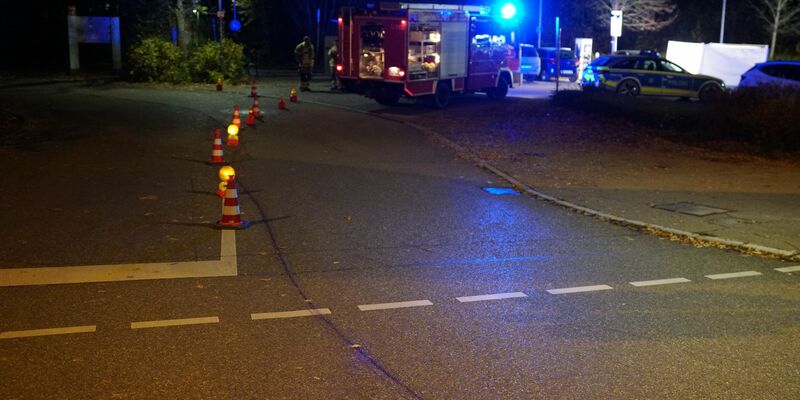 Nach einem gemeinsamen Restaurantbesuch hat ein Autofahrer seinen Bekannten erfasst und knapp 70 Meter mitgeschleift. - Foto: Woelfl/SDMG/dpa