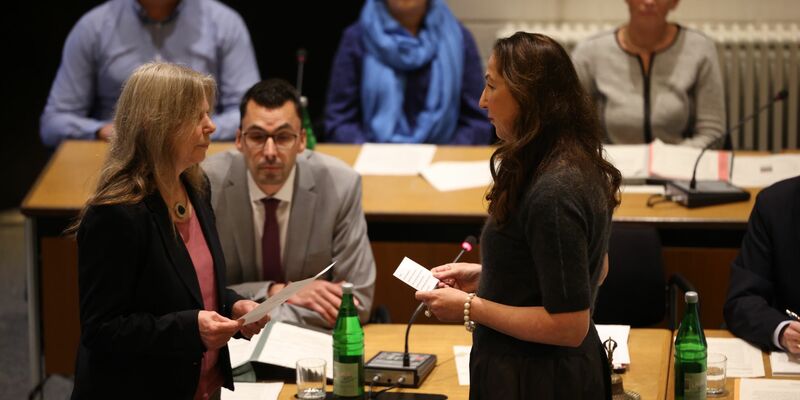 Iris Stalzer wird als Bürgermeisterin vereidigt - Foto: Christoph Reichwein/dpa