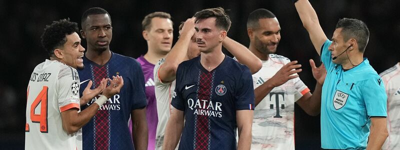 Luis Díaz kann es nicht fassen: Er sieht Rot. - Foto: Thibault Camus/AP/dpa