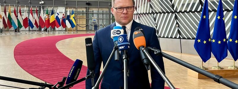 War bis zum frühen Morgen in Brüssel für stundenlange Verhandlungen: Umweltminister Carsten Schneider (SPD). - Foto: Katharina Redanz/dpa