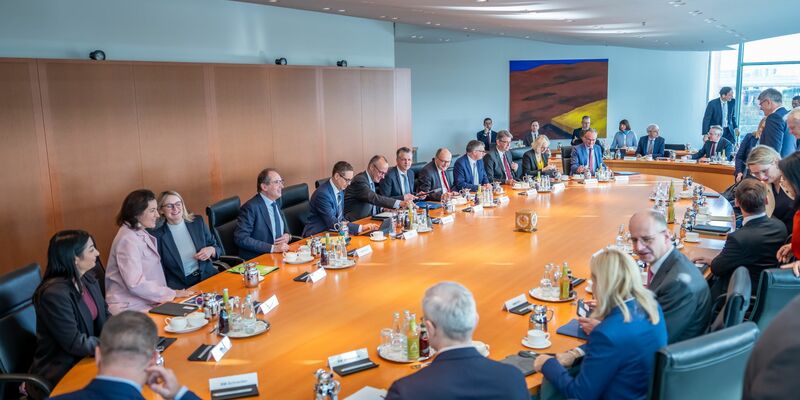 Jeden Mittwoch trifft sich das Bundeskabinett. Dieses Mal soll es vor allem um Bürokratieabbau gehen. - Foto: Michael Kappeler/dpa