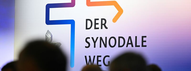 Der Synodale Weg soll in Deutschland Reformen in der katholischen Kirche ermöglichen. (Archivbild) - Foto: Arne Dedert/dpa