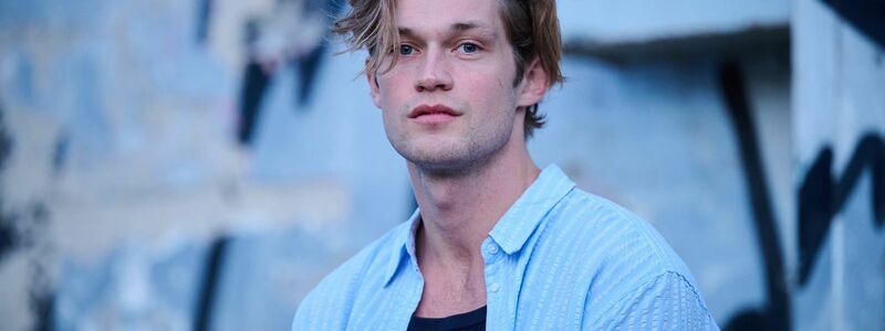 Damian Hardung mag die glamouröse Filmwelt und die nüchterne Wissenschaft. - Foto: Annette Riedl/dpa