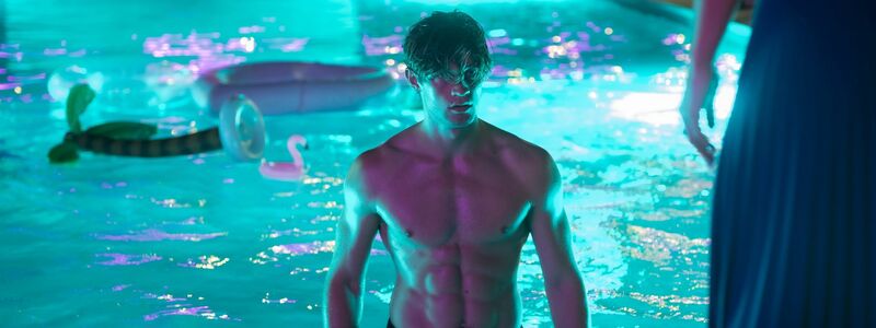 Damian Hardung ist in Serien immer mal wieder mit nacktem Oberkörper zu sehen. - Foto: Amazon Prime Video/Gordon Muehle/dpa