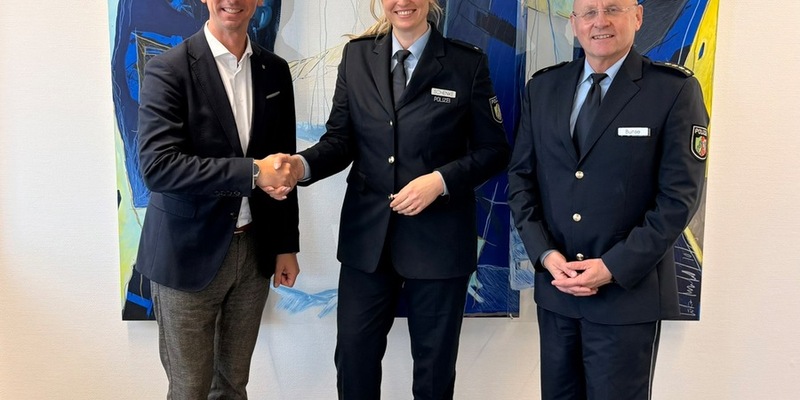 POL-SI: Landrat begrüßt Stefanie Schenke als neue Leiterin des Leitungsstabs bei der Polizei Siegen-Wittgenstein - #polsiwi - Foto: presseportal.de
