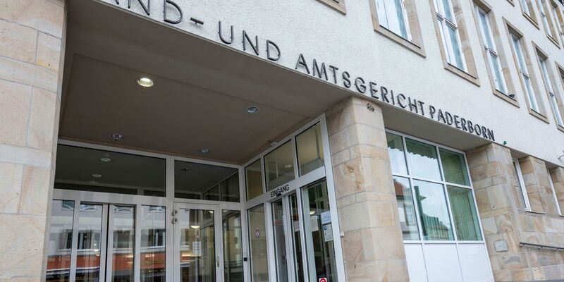 Am Landgericht hat ein Mordprozess in einem Jahrzehnte zurückliegenden Fall begonnen (Archivbild) - Foto: David Inderlied/dpa