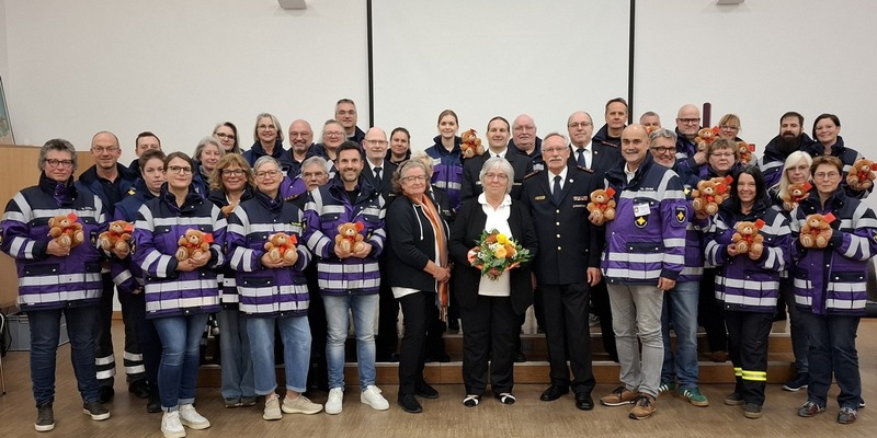 FW-KA: Kreisfeuerwehrverband Karlsruhe übergibt 260 Teddybären an die Notfallseelsorge - Foto: presseportal.de