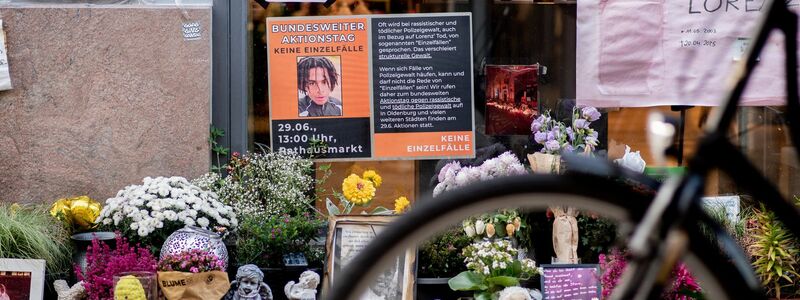 Die Umstände des gewaltsamen Todes von Lorenz sollen in einem Gerichtsverfahren geklärt werden. Angeklagt ist ein Polizist. - Foto: Hauke-Christian Dittrich/dpa