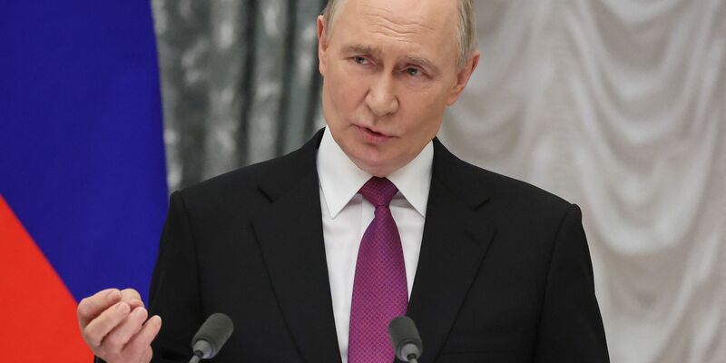 Kremlchef Putin bereitet mit seiner Führung mögliche russische Atomwaffentests vor. (Archivbild) - Foto: Maxim Shipenkov/Pool EPA via AP/dpa