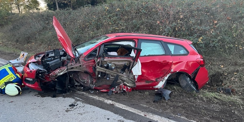 POL-PDNW: Verkehrsunfall mit 3 schwerletzten Personen - Foto: presseportal.de
