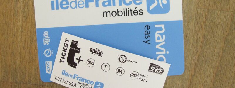 Statt Papier-Tickets gibt es in der Pariser Metro künftig elektronisch aufladbare Karten und Tickets auf dem Smartphone (Archivbild). - Foto: Julia Naue/dpa