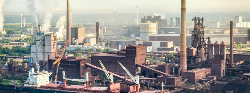Die Stahlbranche leidet unter Billigimporten, hohen Energiepreisen und der Konjunkturschwäche. (Archivbild) - Foto: Sina Schuldt/dpa