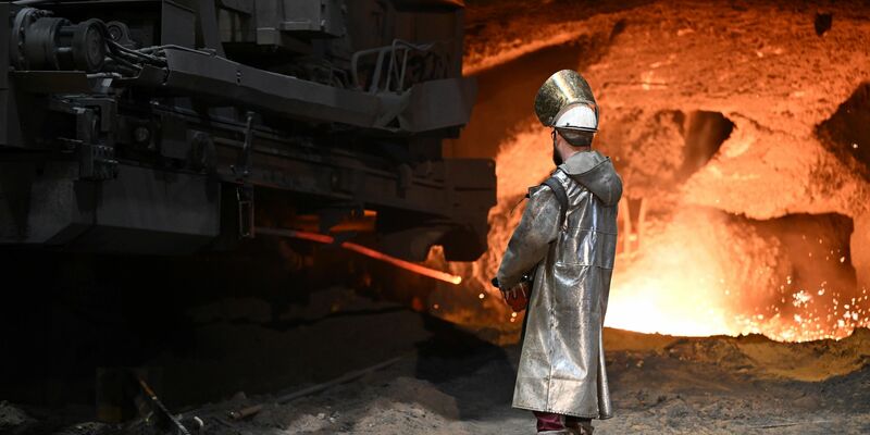 Hochofen von Thyssenkrupp Steel: Es wird auch künftig Stahl produziert werden, aber deutlich weniger als bislang. - Foto: Federico Gambarini/dpa