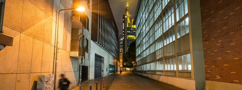 Die Commerzbank-Zentrale in Frankfurt. (Archivbild) - Foto: Andreas Arnold/dpa