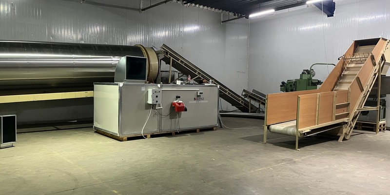 ZOLL-F: Zollfahndung verhindert Millionenschaden und beschlagnahmt illegale Tabakherstellungsanlage - Foto: presseportal.de