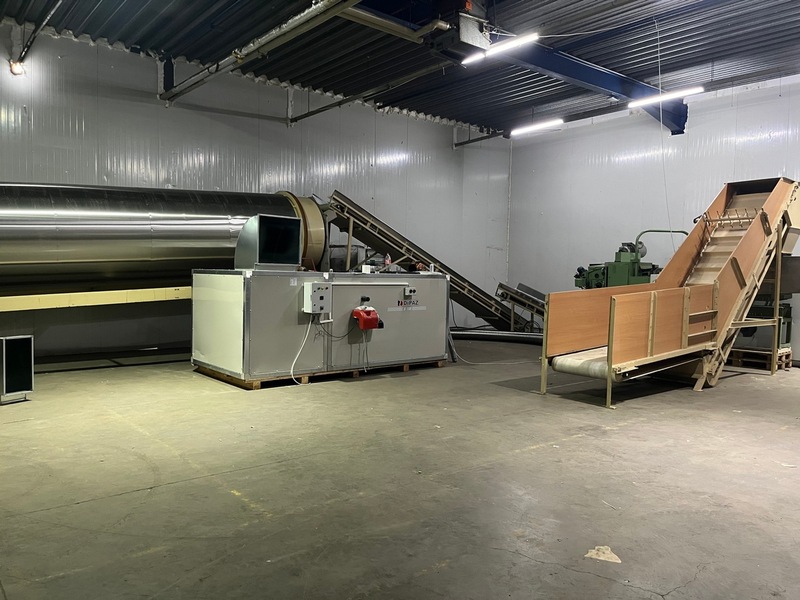 ZOLL-F: Zollfahndung verhindert Millionenschaden und beschlagnahmt illegale Tabakherstellungsanlage - Foto: presseportal.de