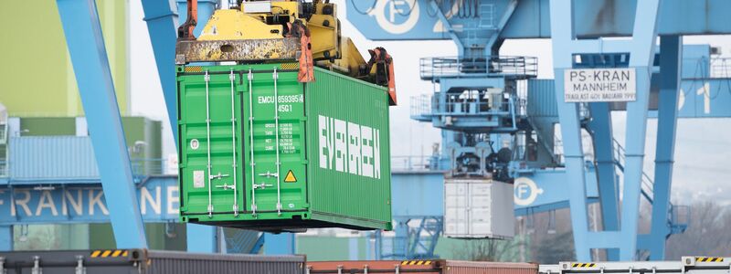 Der DIHK sieht noch einen langen Ausweg aus der Krise (Archivbild) - Foto: Sebastian Gollnow/dpa