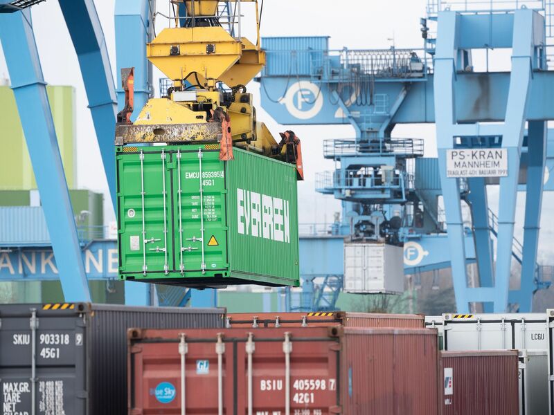 Die DIHK ist bei ihren Konjunkturerwartungen pessimistischer als die Bundesregierung. (Symbolbild) - Foto: Sebastian Gollnow/dpa