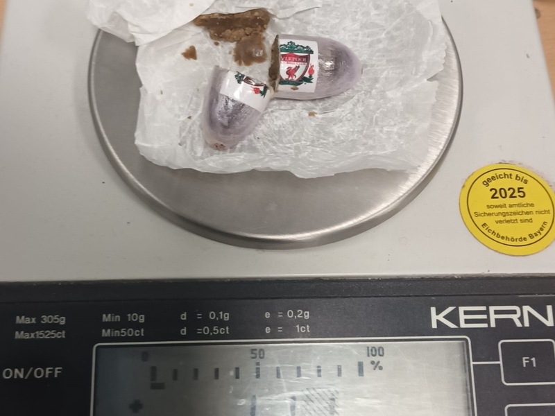 HZA-N: Da qualmen die Socken: Haschfund am Nürnberger Flughafen - Foto: Zoll, presseportal.de