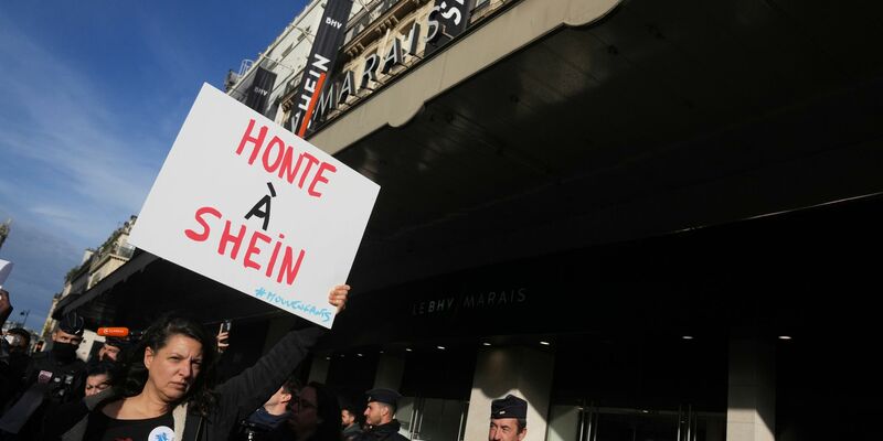 Shein ist bei zahlreichen Kunden beliebt. (Archivbild) - Foto: Thibault Camus/AP/dpa