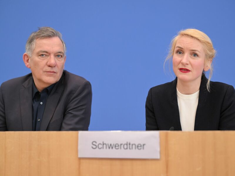 Die Linkenvorsitzenden Jan van Aken und Ines Schwerdtner gehen auf Distanz zu einem Beschluss des eigenen Jugendverbands zu Israel. (Archivbild) - Foto: Soeren Stache/dpa