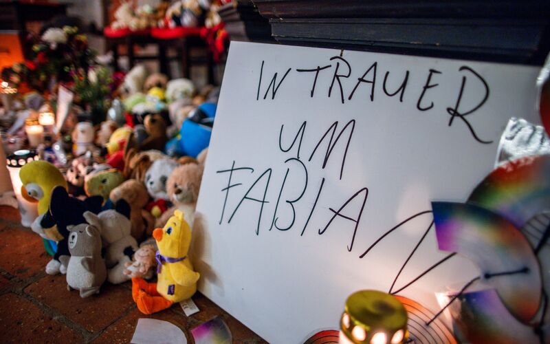 Nach dem gewaltsamen Tod des achtjährigen Fabian aus Güstrow wurde eine Tatverdächtige in Haft genommen. (Symbolbild) - Foto: Jens Büttner/dpa