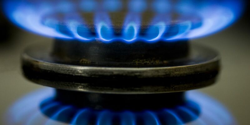 Erdgas brennt bald günstiger. (Illustration) - Foto: Patrick Pleul/dpa-Zentralbild/dpa