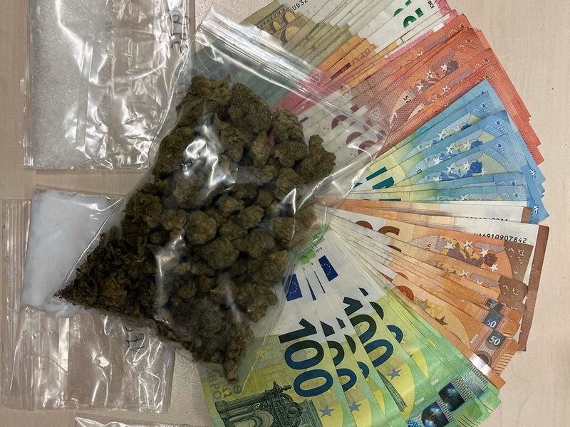 POL-K: 251106-5-K/LEV Mutmaßlicher Dealer festgenommen - Polizei stellt scharfe Schusswaffe und Drogen sicher - Foto: presseportal.de