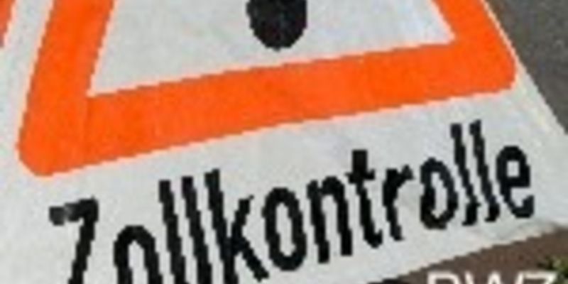 HZA-AC: Aachener Zoll kontrolliert und findet 252 kg Wasserpfeifentabak im Auto - Foto: presseportal.de