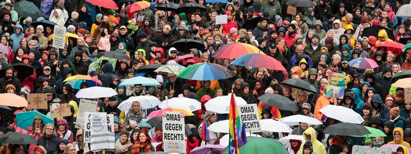 Die «Stadtbild»-Debatte hat bundesweit zu Demonstrationen geführt. (Archivbild) - Foto: Focke Strangmann/dpa