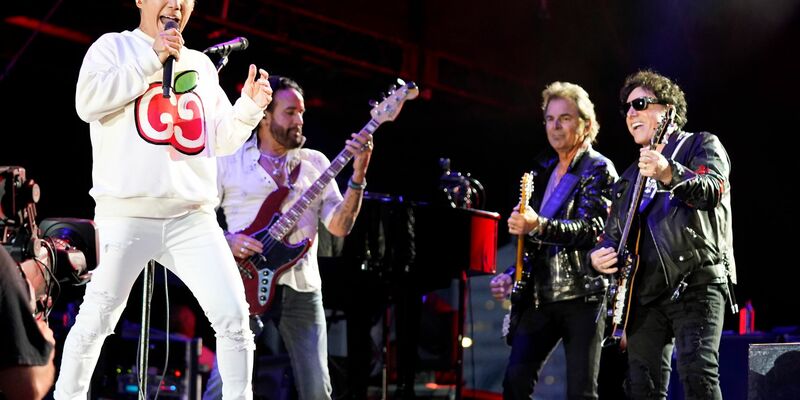 Nach mehr als 50 Jahren kündigt die US-Band Journey eine Abschiedstour an. (Archivbild)  - Foto: Rob Grabowski/Invision/dpa