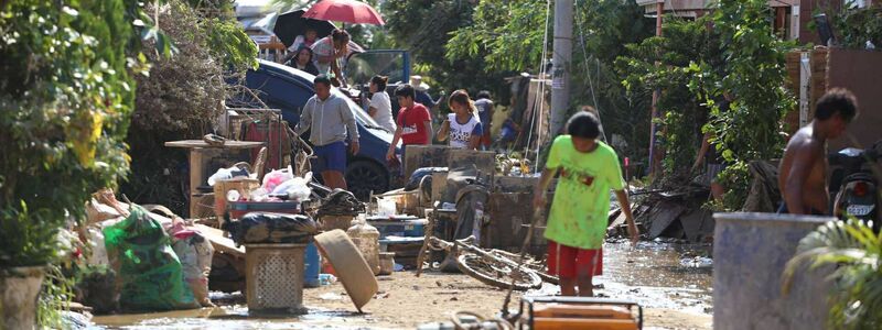 Viele Menschen haben in den Schlamm- und Wassermassen alles verloren. - Foto: Jacqueline Hernandez/AP/dpa