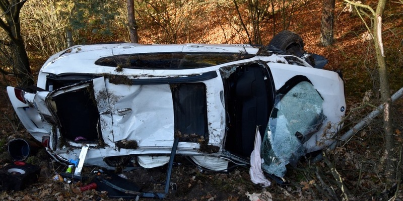 POL-HK: Dorfmark: Schaufensterscheibe eingeworfen; Bispingen/A 7: Auto überschlägt sich (Foto); Soltau/A 7: Glück im Unglück (Foto) - Foto: presseportal.de