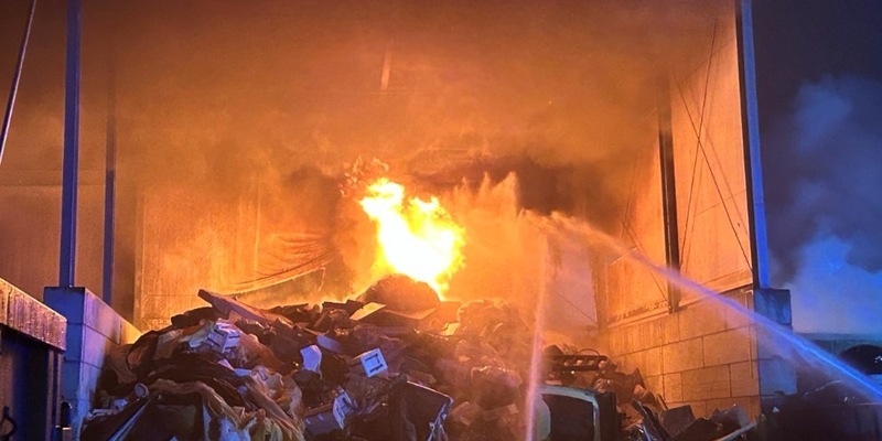 POL-PDLD: Edenkoben - Brand auf Wertstoffhof - Foto: presseportal.de