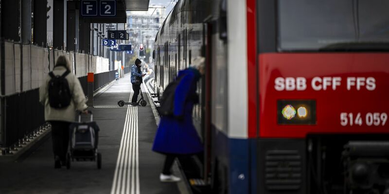 Siemens liefert Züge in die Schweiz (Symbolbild) - Foto: Michael Buholzer/KEYSTONE/dpa