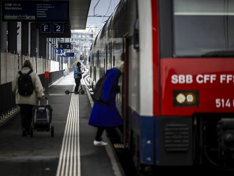 Siemens liefert Züge in die Schweiz (Symbolbild) - Foto: Michael Buholzer/KEYSTONE/dpa