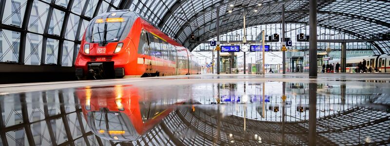 Der Bundestag hat weitere Zuschüsse zum Deutschlandticket bis 2030 beschlossen. (Archivbild) - Foto: Christoph Soeder/dpa/dpa-tmn