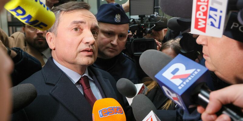 Polens früherer Justizminister Zbigniew Ziobro, den die Staatsanwaltschaft festnehmen will. (Archivbild) - Foto: Rafal Guz/PAP/dpa