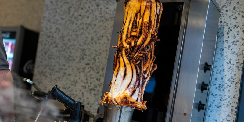 Gründer Paul Nicolau nennt seine Kreation «frischer, gesünder und trotzdem nicht völlig fremd». - Foto: Philipp von Ditfurth/dpa