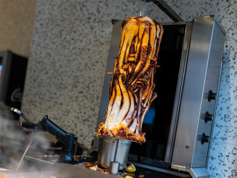 Gründer Paul Nicolau nennt seine Kreation «frischer, gesünder und trotzdem nicht völlig fremd». - Foto: Philipp von Ditfurth/dpa