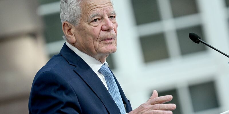 Alt-Bundespräsident Joachim Gauck fordert mehr Entschlossenheit beim Schutz der Menschenwürde. (Archivfoto) - Foto: Britta Pedersen/dpa